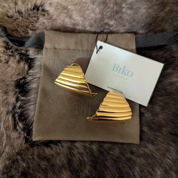 Statement gold earrings - Picture 2 of 4